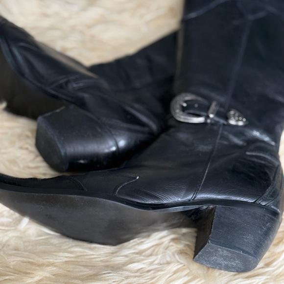 Steve Madden; Black point-toe distress leather boots. - Picture 3 of 5